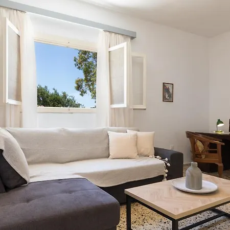 Willa The Gunnery House